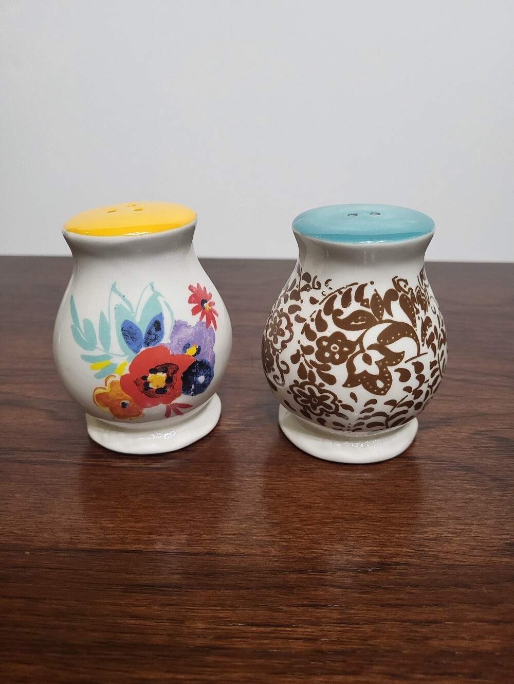 Pioneer Woman Flea Market Floral Salt Pepper Shakers Cute Small Yellow Teal Blue